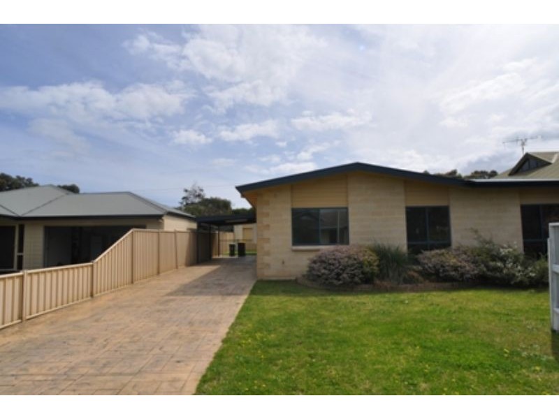 8 Naomi Court, Inverloch VIC 3996