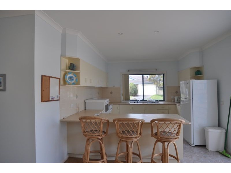 8 Naomi Court, Inverloch VIC 3996