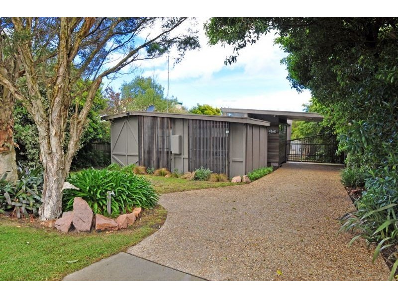 52 Bayview Avenue, Inverloch VIC 3996