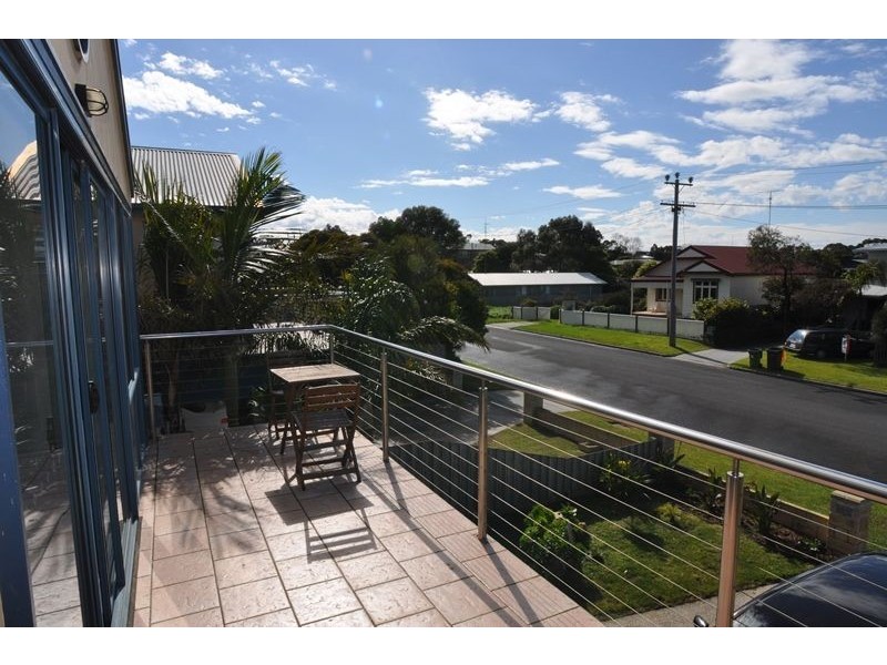 2/3 Pier Rd, Inverloch VIC 3996
