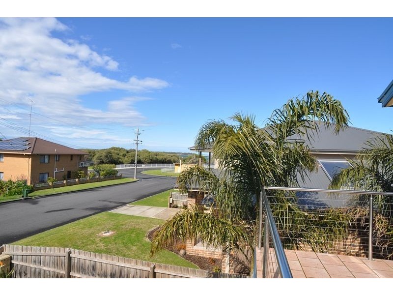 2/3 Pier Rd, Inverloch VIC 3996