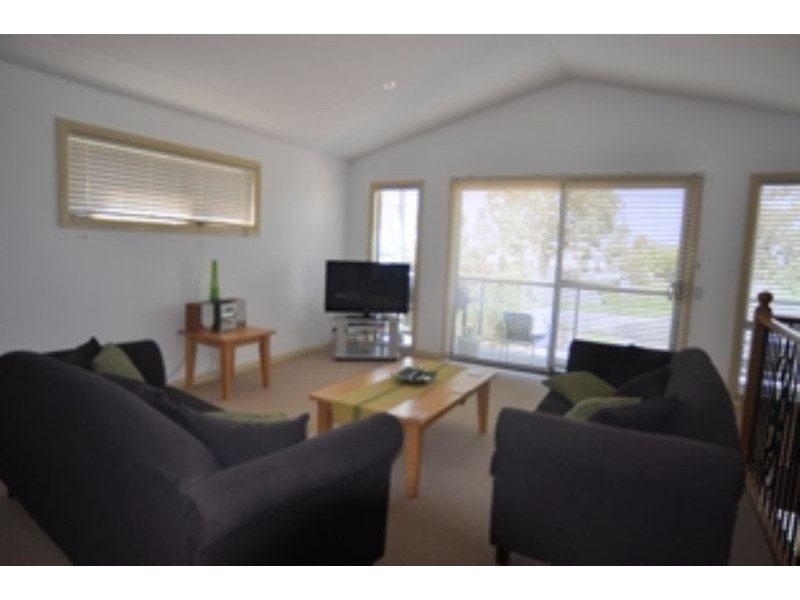 2/20-22 Kathryn Close, Inverloch VIC 3996