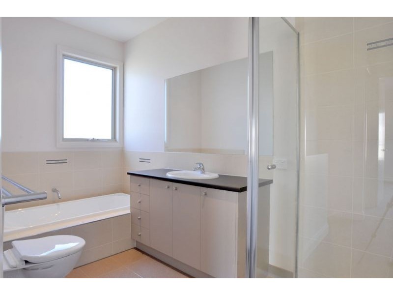 1/2 Freda St, Inverloch VIC 3996