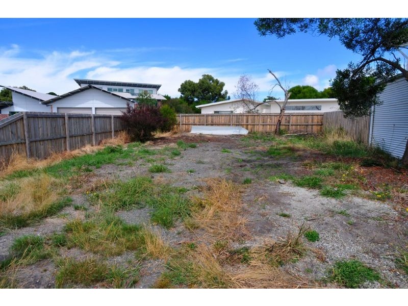 2 Banksia Place, Inverloch VIC 3996