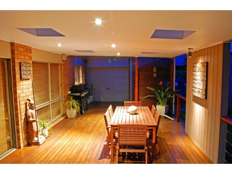 8 Queenscliff Drive, Inverloch VIC 3996