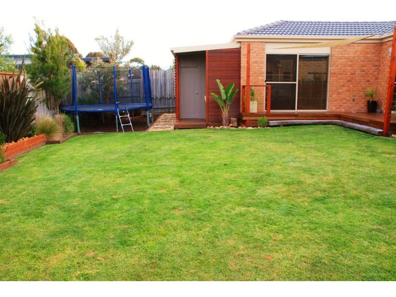 8 Queenscliff Drive, Inverloch VIC 3996