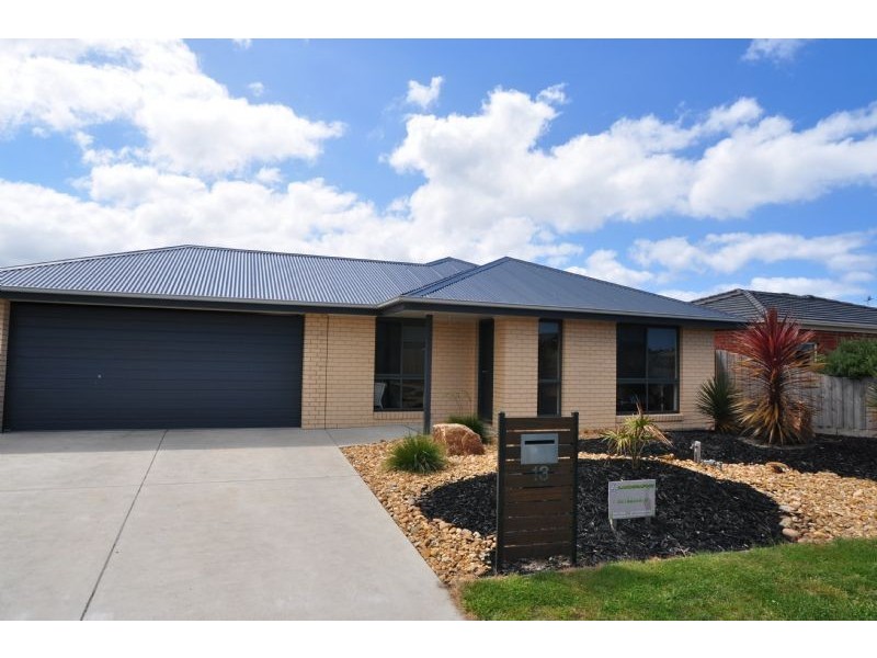 13 Dalmont Bay Court, Inverloch VIC 3996