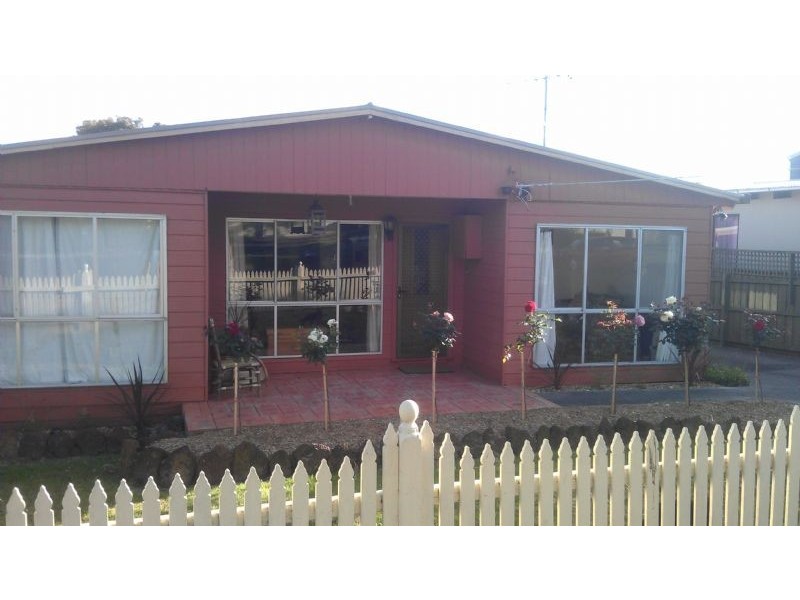 16 Darling Avenue, Inverloch VIC 3996
