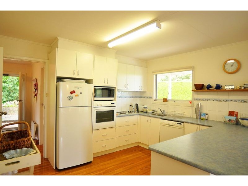 61 Bayview Ave, Inverloch VIC 3996