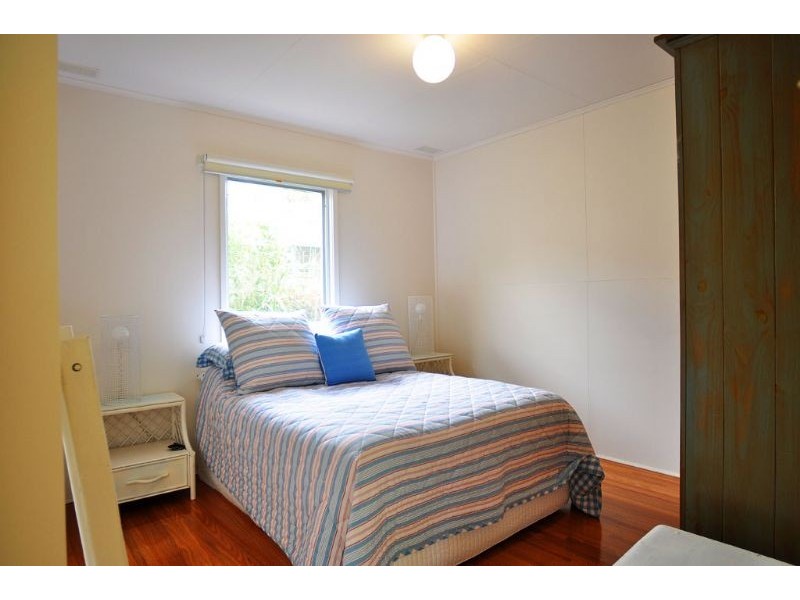 61 Bayview Ave, Inverloch VIC 3996