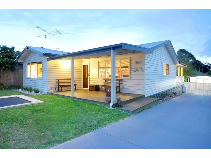 2 Darling Avenue, Inverloch VIC 3996