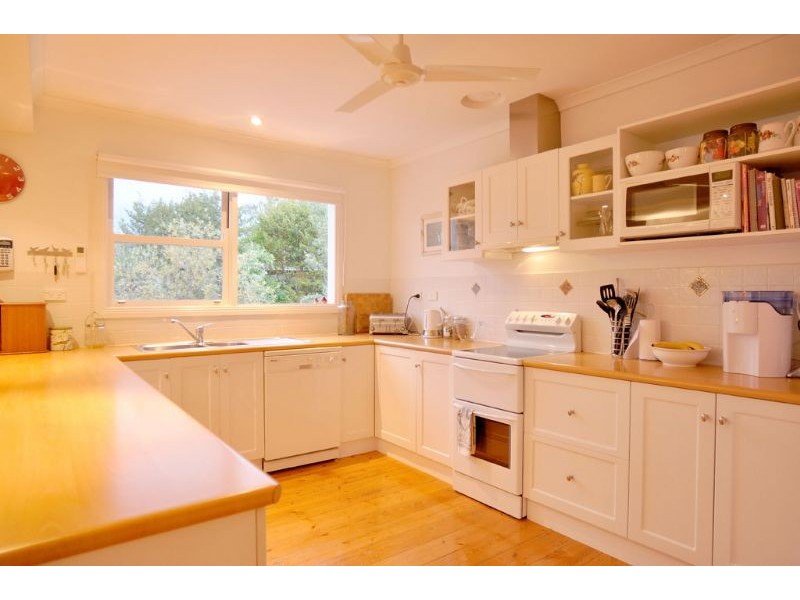 2 Darling Avenue, Inverloch VIC 3996