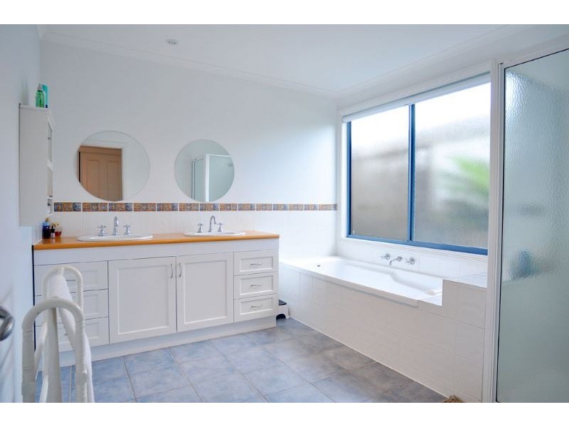 2 Darling Avenue, Inverloch VIC 3996