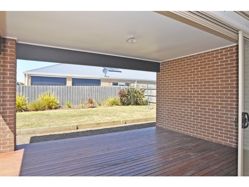 13 Queenscliff Drive, Inverloch VIC 3996