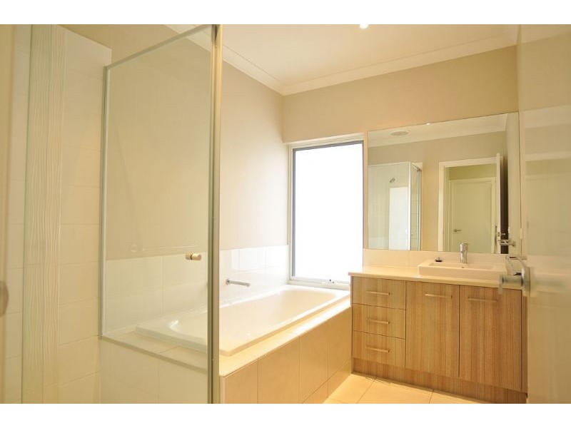 1 Blue Wren Way, Inverloch VIC 3996