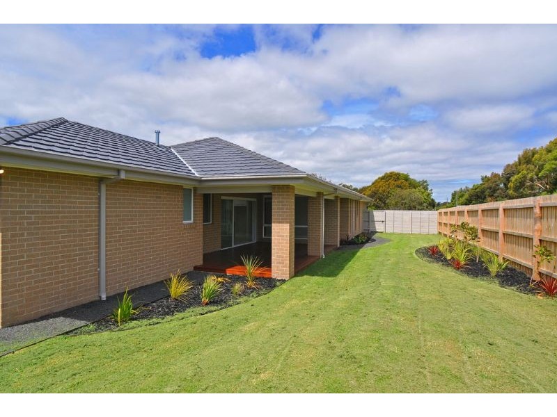 1 Blue Wren Way, Inverloch VIC 3996
