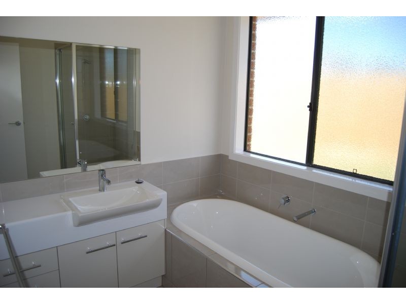 11 Queenscliff Drive, Inverloch VIC 3996