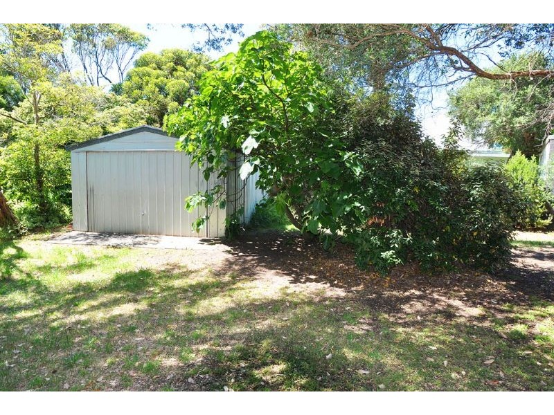 132 Lohr Ave, Inverloch VIC 3996