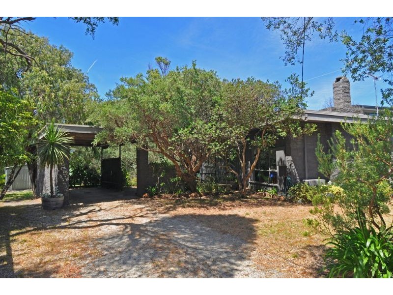 132 Lohr Ave, Inverloch VIC 3996