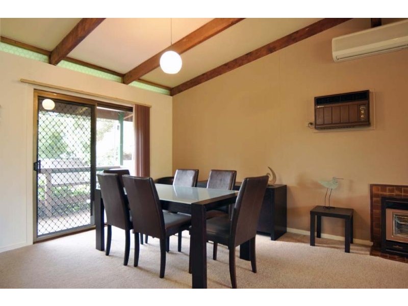 25 Gordon Avenue, Inverloch VIC 3996