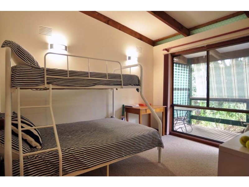 25 Gordon Avenue, Inverloch VIC 3996