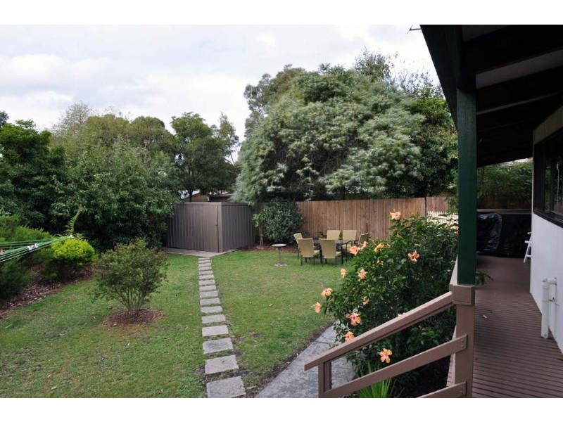 25 Gordon Avenue, Inverloch VIC 3996