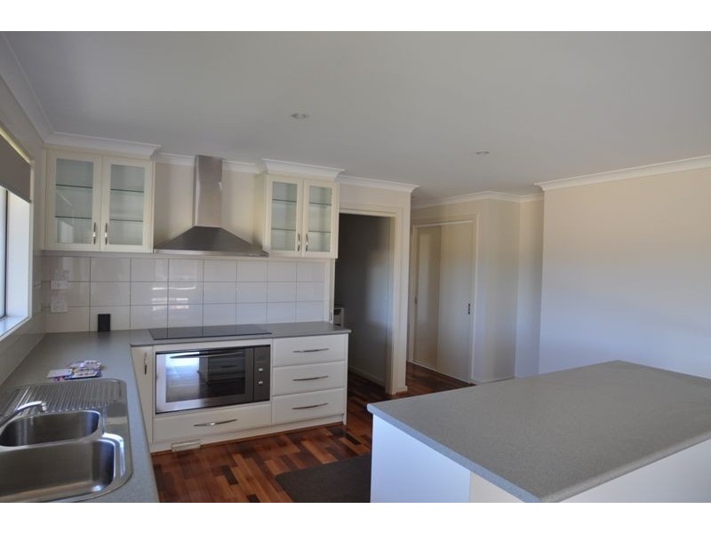 4 Somerset  Place, Inverloch VIC 3996