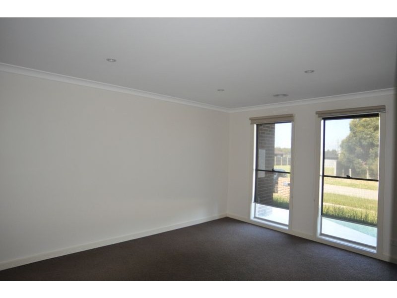 4 Somerset  Place, Inverloch VIC 3996