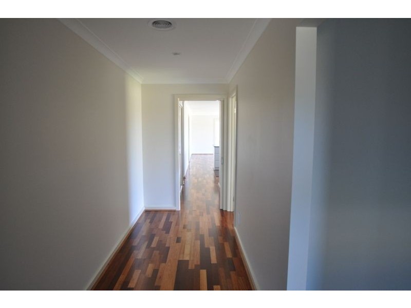 4 Somerset  Place, Inverloch VIC 3996