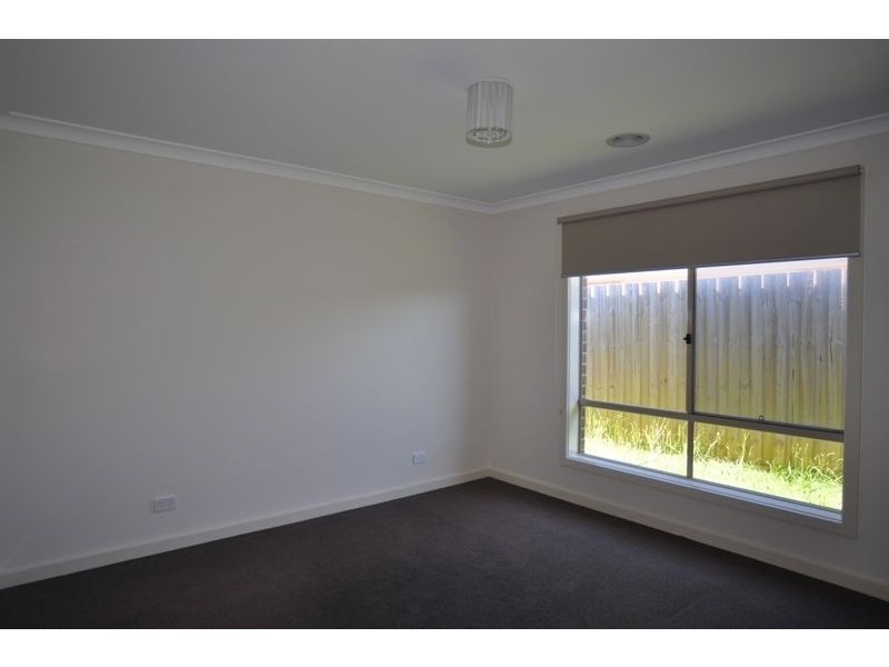 4 Somerset  Place, Inverloch VIC 3996