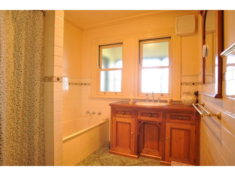 240 Lomagnos Rd, Outtrim VIC 3951