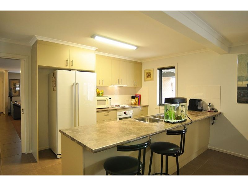 8 Surrey Place, Inverloch VIC 3996