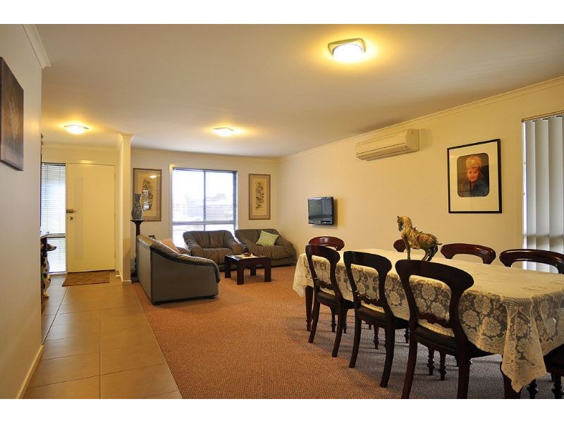 8 Surrey Place, Inverloch VIC 3996