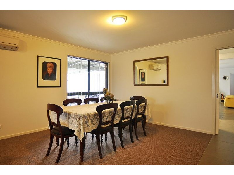 8 Surrey Place, Inverloch VIC 3996