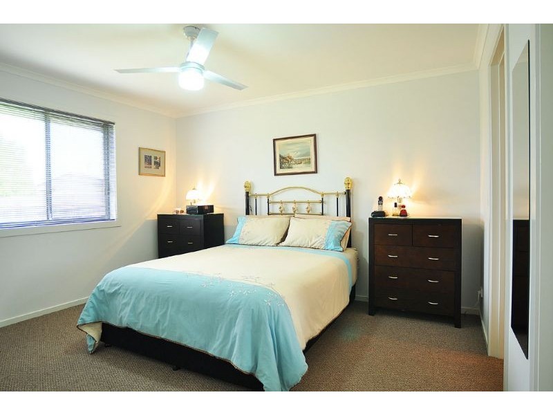 8 Surrey Place, Inverloch VIC 3996