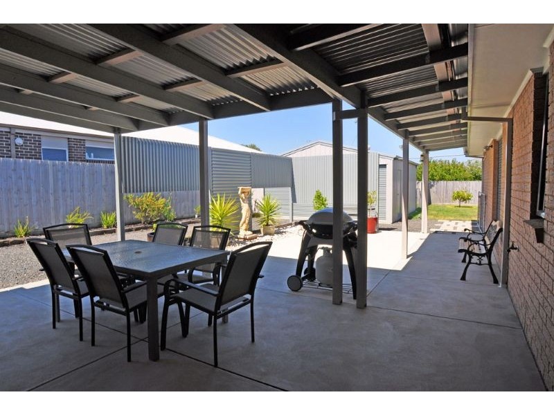 8 Surrey Place, Inverloch VIC 3996