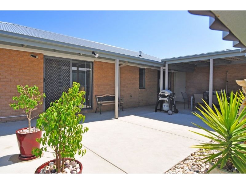 8 Surrey Place, Inverloch VIC 3996