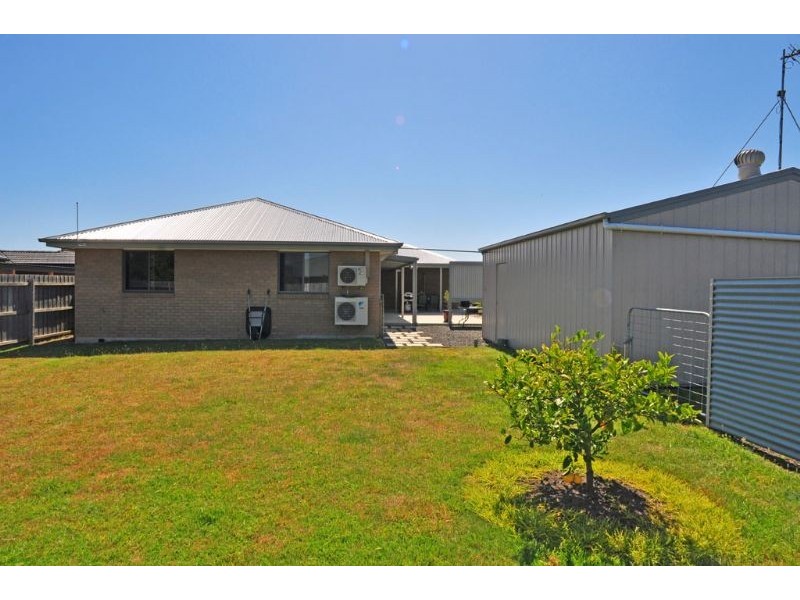 8 Surrey Place, Inverloch VIC 3996