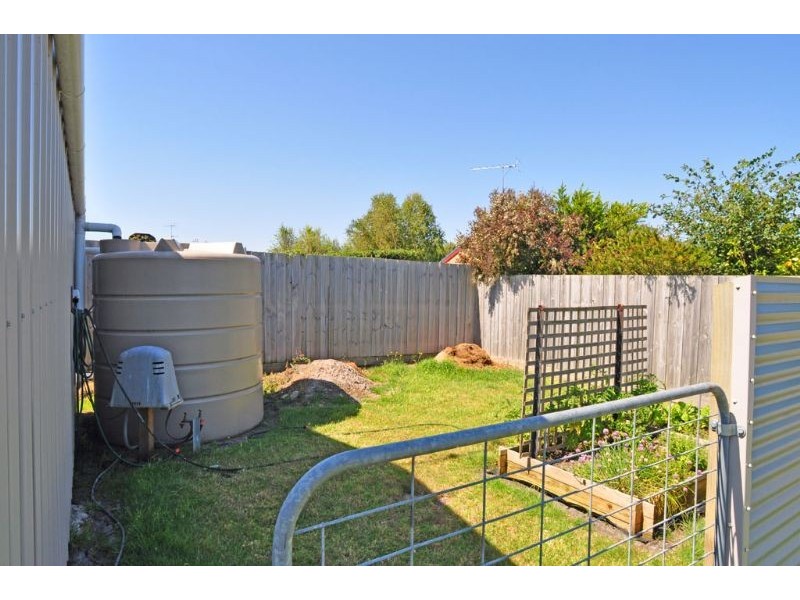 8 Surrey Place, Inverloch VIC 3996