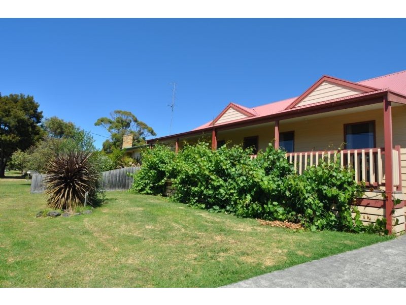 13 Beilby Ave, Inverloch VIC 3996