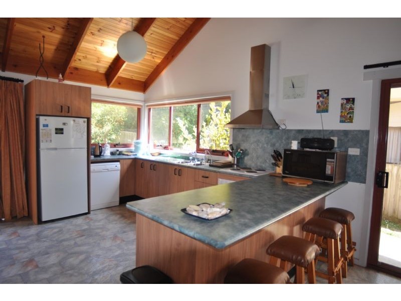 13 Beilby Ave, Inverloch VIC 3996