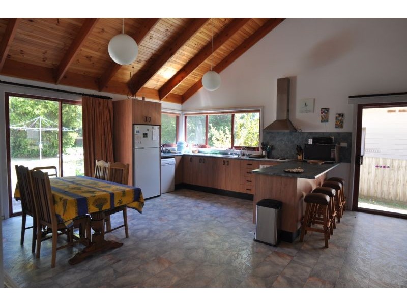 13 Beilby Ave, Inverloch VIC 3996