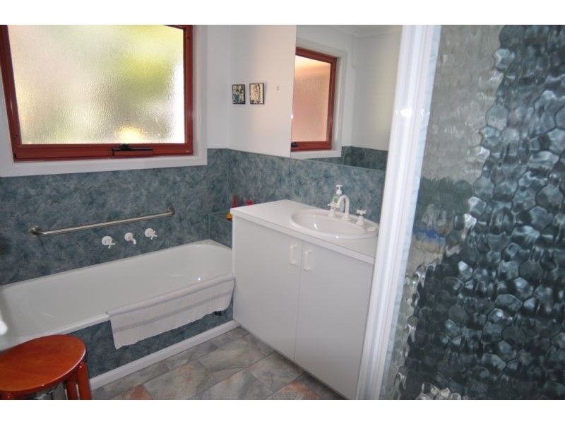 13 Beilby Ave, Inverloch VIC 3996