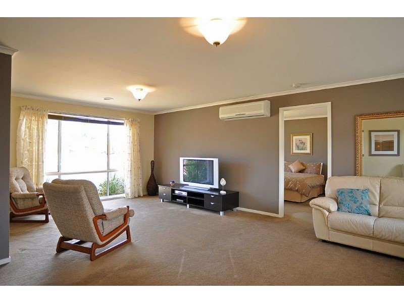 2 Queenscliff Drive, Inverloch VIC 3996