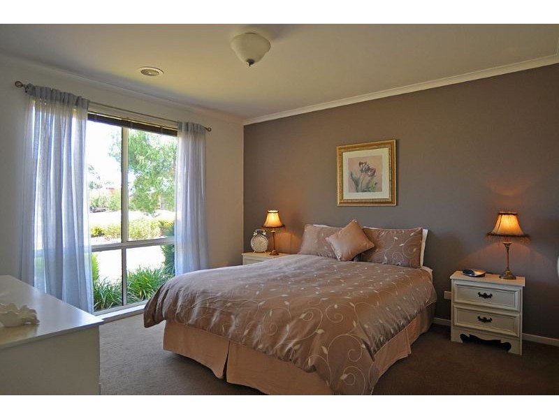 2 Queenscliff Drive, Inverloch VIC 3996