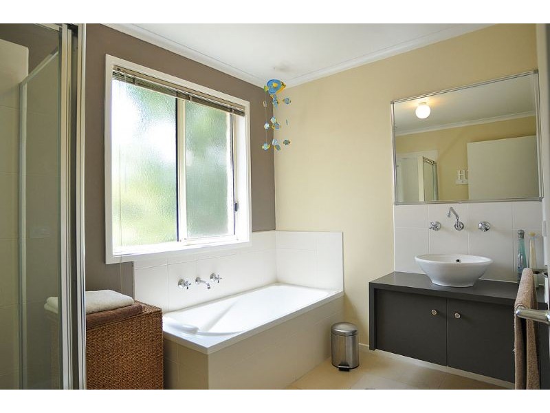 2 Queenscliff Drive, Inverloch VIC 3996