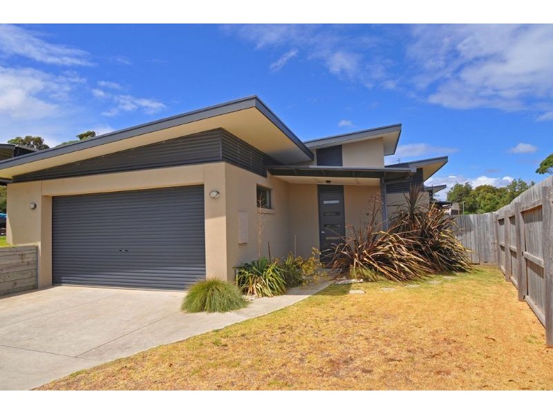 90 Ripple Drv, Inverloch VIC 3996