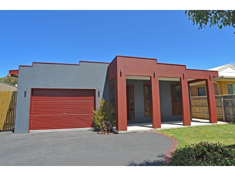 15 Dixon St, Inverloch VIC 3996