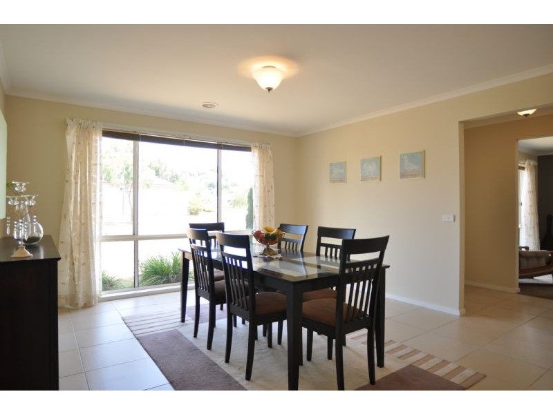 2 Queenscliff Drive, Inverloch VIC 3996