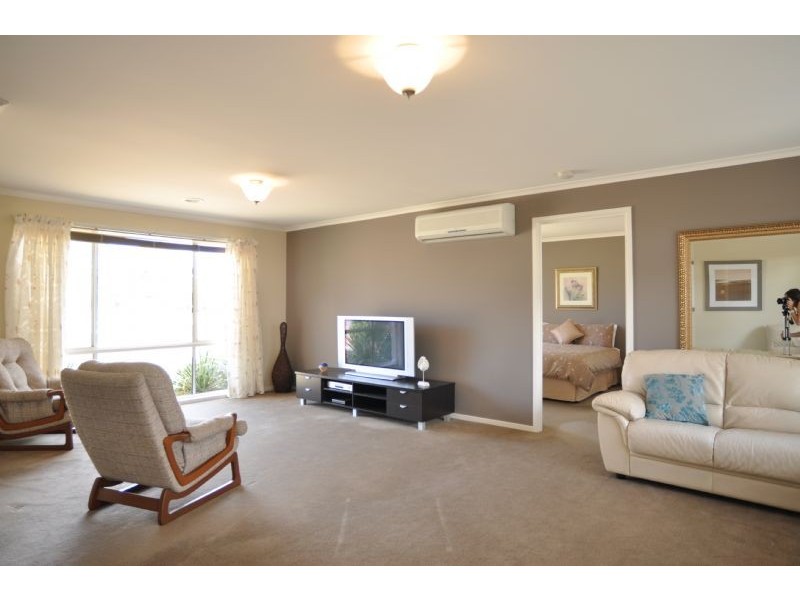 2 Queenscliff Drive, Inverloch VIC 3996